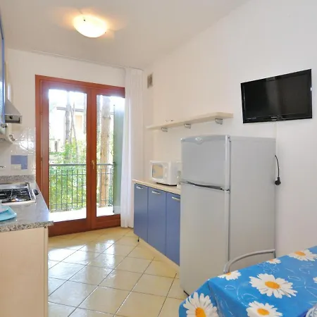 Apartment In Near Sandy *